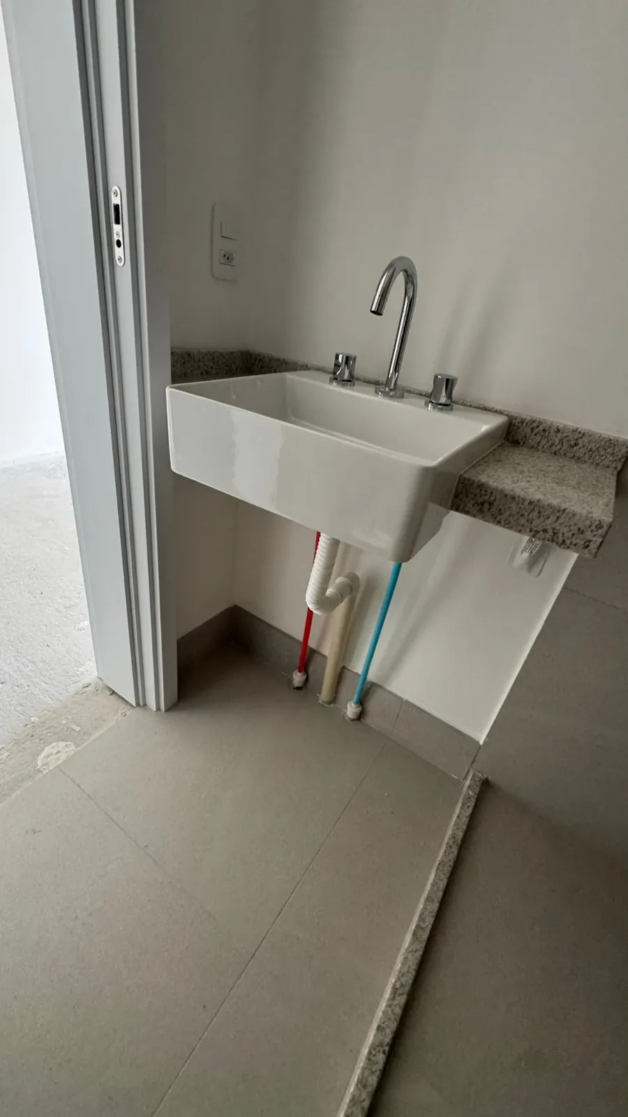 Loft Lima — antes: Lavatório